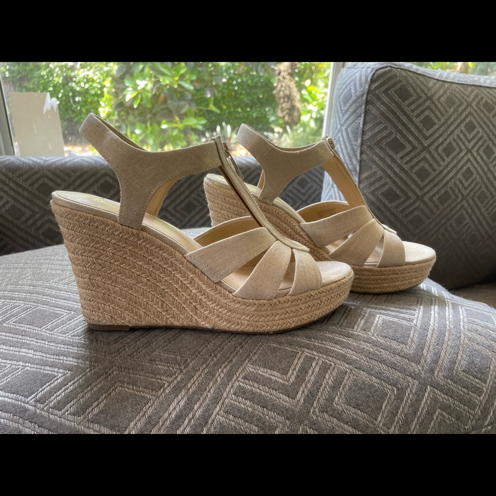 Size 9 Michael Kors espadrille wedge sandals, gold flecked linen with zipper.